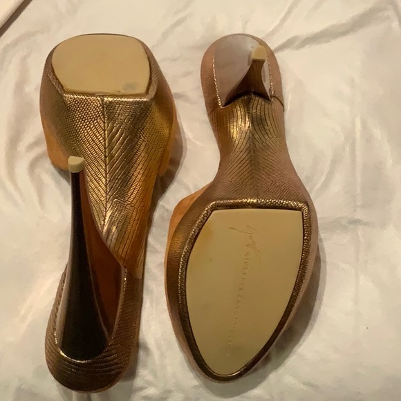 Peach suede sandal heels with open toe and bows - Picture 6 of 7